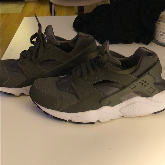 huarache shoes foot locker